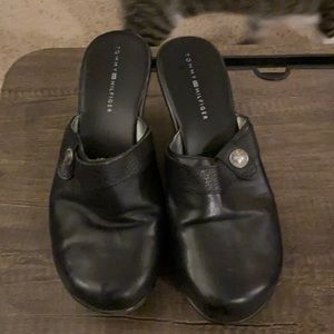 Tommy Hilfiger 7.5M-open back clogs 3 inch wedge heel black